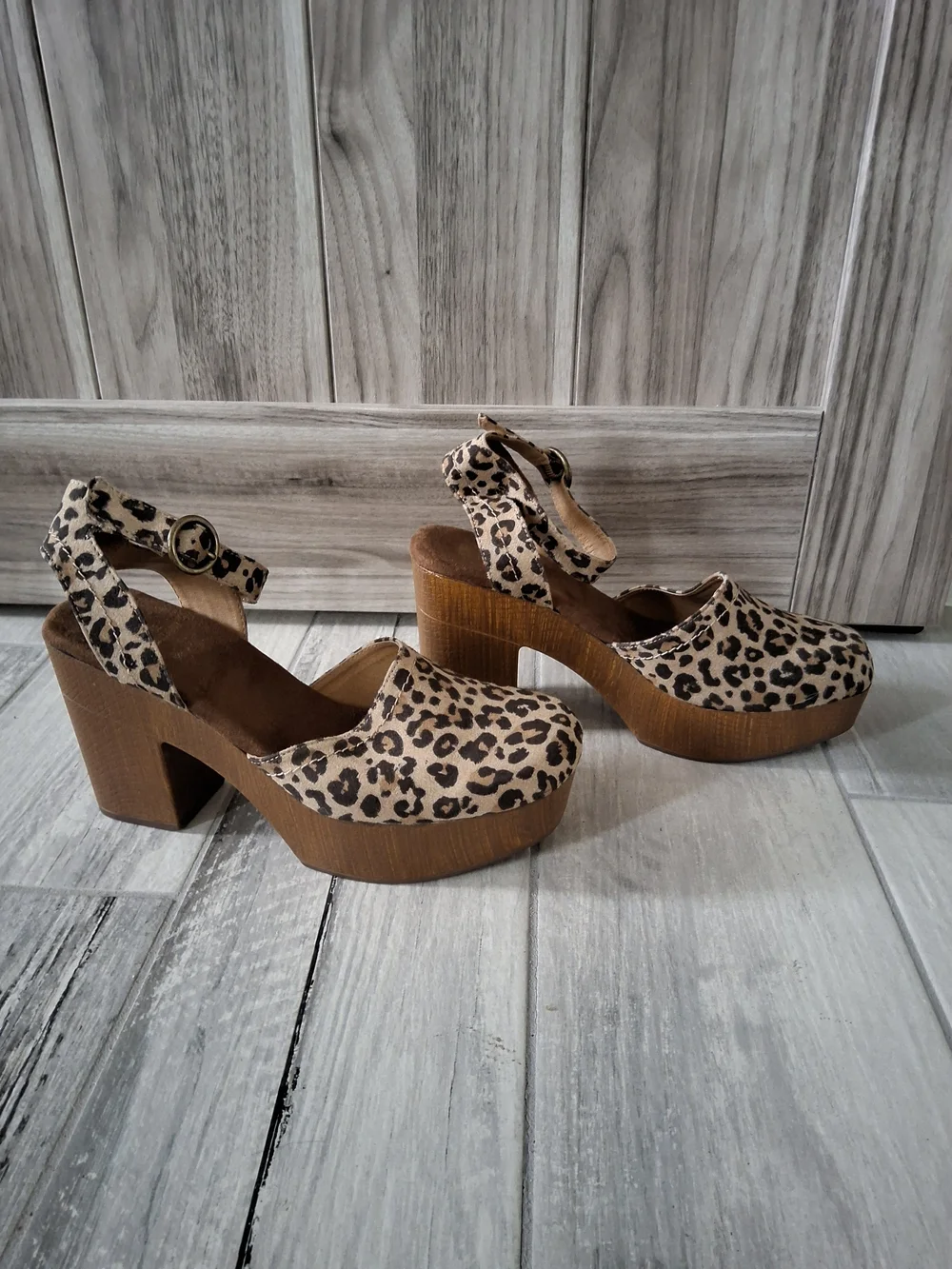 White Mountain Leopard Platform Sandals - Beige/Black